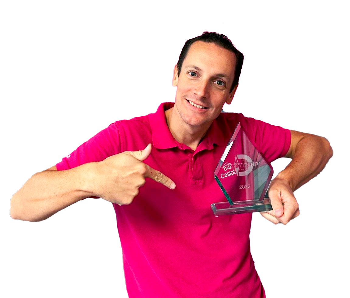Dennis met de Destinationaire Award voor Casiola